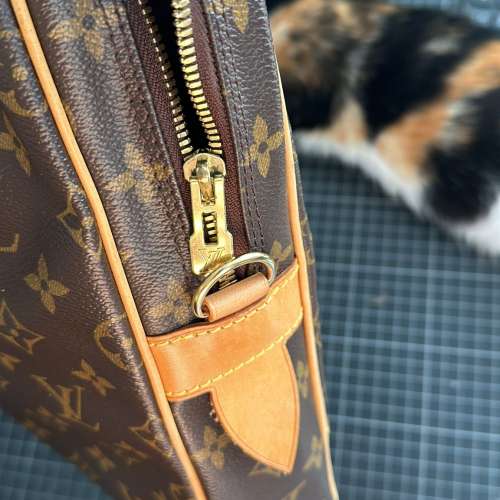 LOUIS VUITTON 公事包