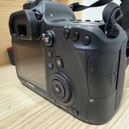 Canon EOS 6D 單反相機 連 BG-E13 電池手柄