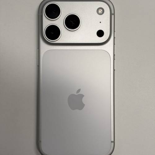 Iphone 17 pro 齊盒配件銀色 256gb