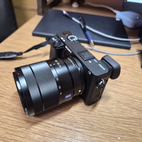 Sony a6300 APS-C (Body only)，不連Zeiss 16-70鏡頭