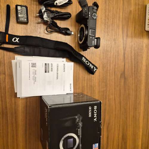 Sony a6300 APS-C (Body only)，不連Zeiss 16-70鏡頭