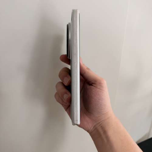 Vivo xfold 6 16+512gb 一個小崩(1cm)