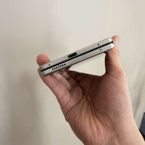 Vivo xfold 6 16+512gb 一個小崩(1cm)
