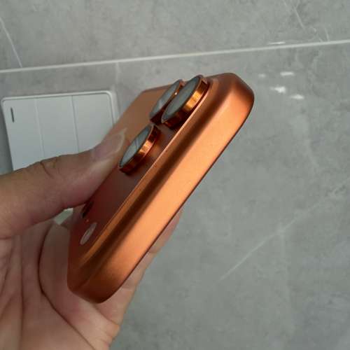 iPhone 17pro 256gb,還有保養至12月，完美冇花，冇修冇拆，跟價值3百幾moft 手機殼...