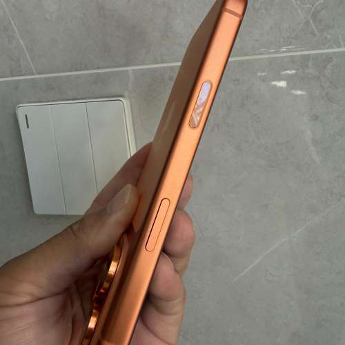 iPhone 17pro 256gb,還有保養至12月，完美冇花，冇修冇拆，跟價值3百幾moft 手機殼...