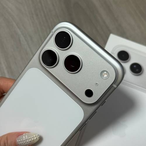 Apple iPhone 17 Pro 銀色256gb 99%新