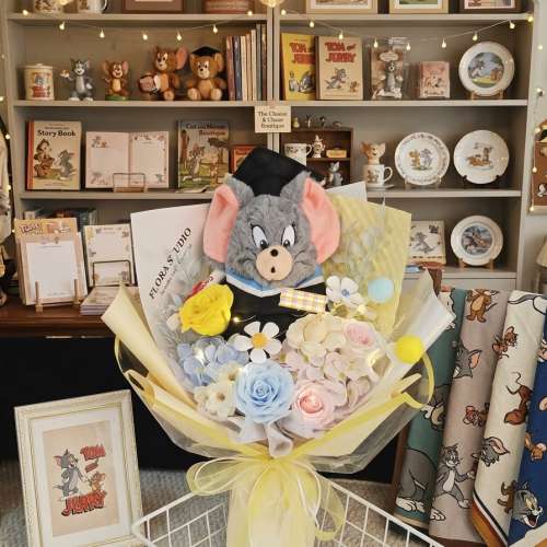 睇下文‼️獨家原創 專業花藝師用心製作✨ 正版貓和老鼠公仔花束 貓和老鼠畢業公仔...