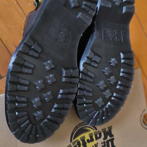 Dr. Martens 1460 Ben 黑色8孔靴