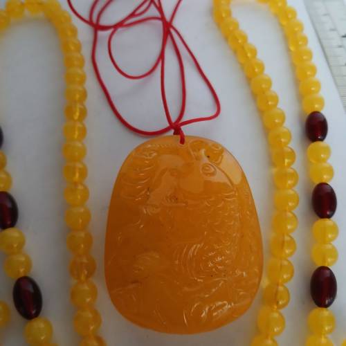 樹脂頸鏈 8mm30寸及2 寸 年年有餘 吊咀共 售240元單件價150 元。no.D1.2.26