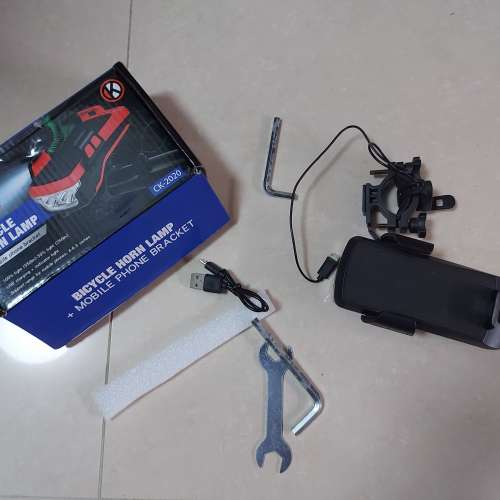 自行車喇叭燈配備手機支架，型號為CK-2020