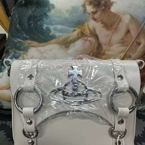 （全新有瑕疵）中古現貨｜Vivienne Westwood White Smooth Leather Betty Mini Sat...