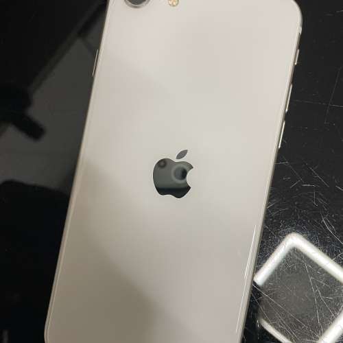 I phone se3 64GB