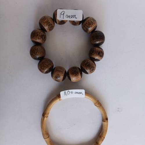 一手兩隻竹手串 共售180 元，市場罕有，自用及收藏佳品。no.D1.2.26