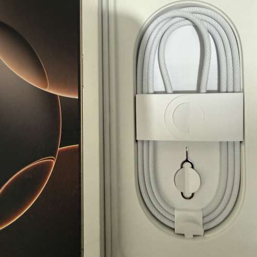 全新iPhone 16pro max原廠跟機快充線