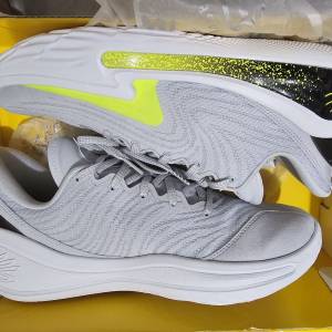 Under Armour Curry 12