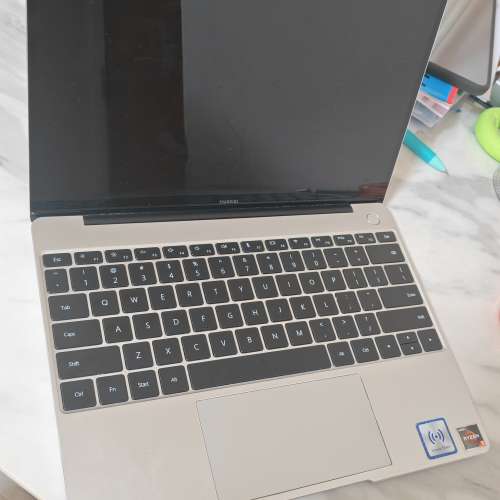 Huawei Matebook 銀色