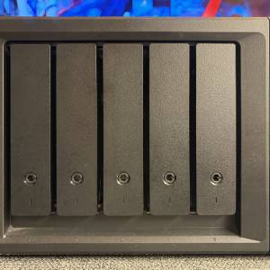 synology nas 1520+同5個HDD