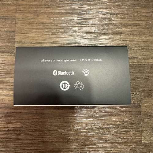 全新 NVM Dots wireless on-ear speakers