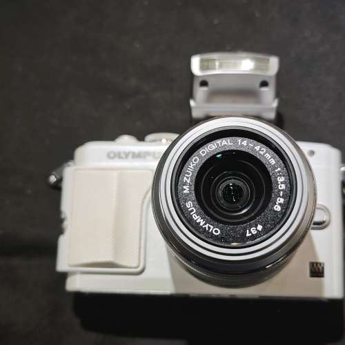 OLYMPUS E-PL6 + 14-42 II R 奧林巴斯 EPL6 14mm 42mm 1電1充 連肩帶 冇盒冇單冇證...
