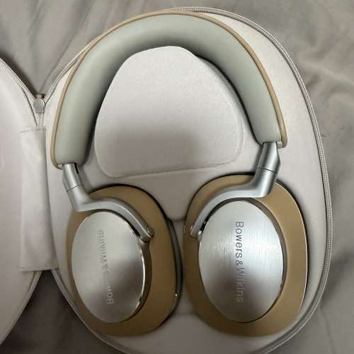 Bowers & Wilkins PX8