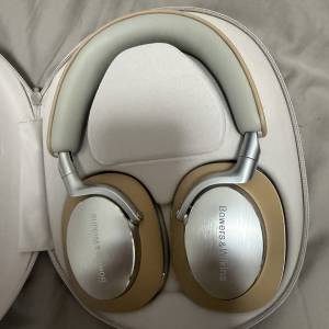 Bowers & Wilkins PX8