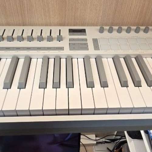 Novation Launchkey 49 MK4 MIDI keyboard 白色