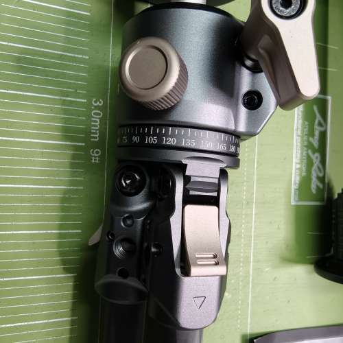 新淨用了一次 TILTA鐵頭 桌面三脚架  深空灰BT03