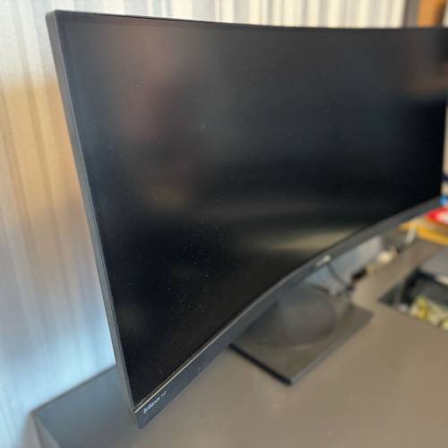 Philips 34吋曲面顯示器100hz