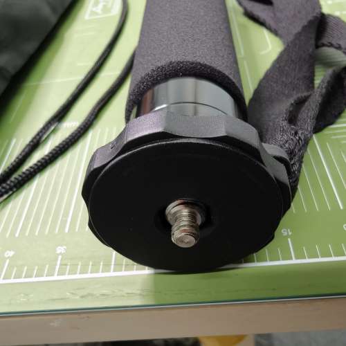 新淨用了一次，BEXINP-285C 碳纖維獨腳架,附腳釘可當登 山杖