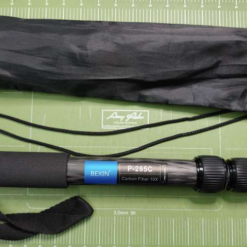 新淨用了一次，BEXINP-285C 碳纖維獨腳架,附腳釘可當登 山杖