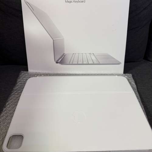 接近全新 Apple iPad Magic Keyboard 適用13吋