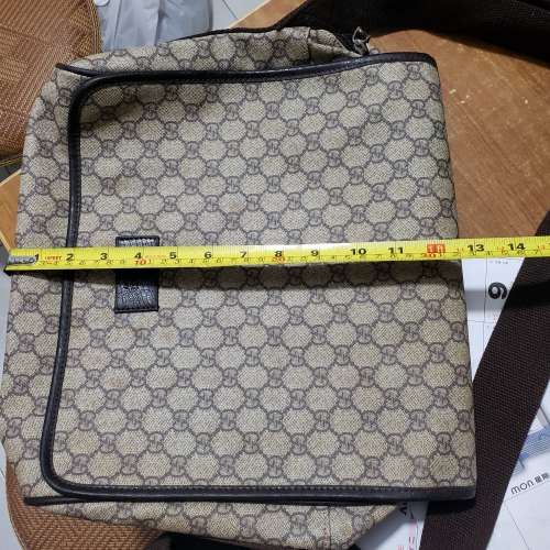 Gucci 斜咩袋一個，屯門良景村取。
