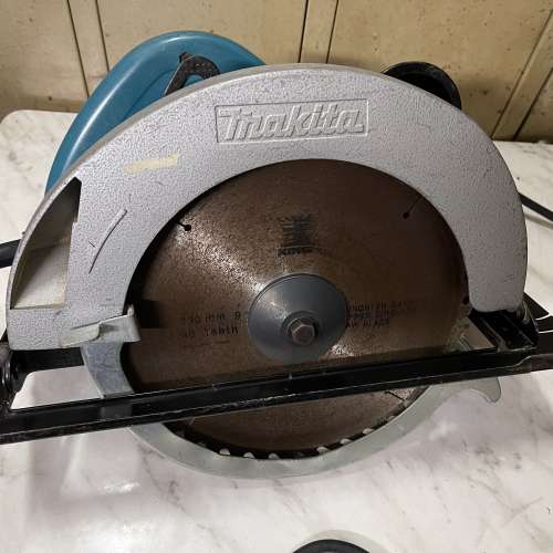 牧田牌Makita  235mm(9.25寸）5900B圓鋸，八成半新 100％全正常，已裝有鋸碟