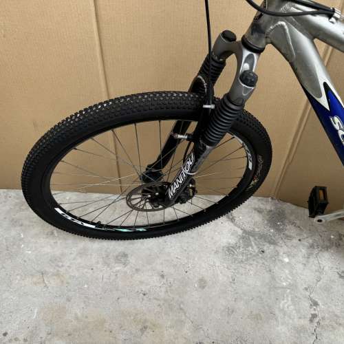 超輕鋁合金車架，碟剎山地26寸單車一部，全正常，八成半新＇