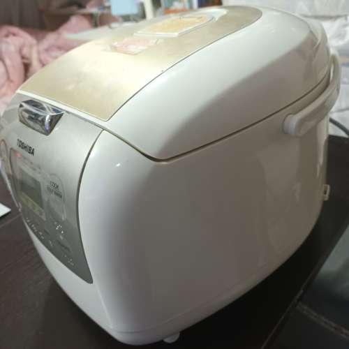Toshiba 東芝 4mm 鍛造厚釜電飯煲 RC 18MMF1.  1.8公升 made in tailand 屯門良景邨...