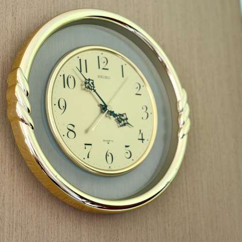 出售 80年代 精工Seiko 掛鐘，前後透明款，直俓約18cm,走時準確，外觀約85%新，用1...