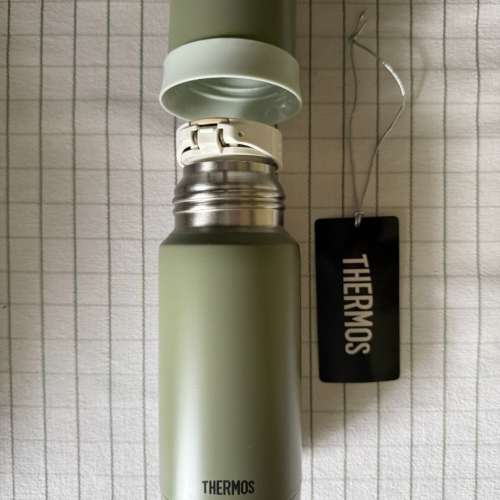 全新 Thermos 膳魔師 500毫升真空保溫瓶 牛油果綠色