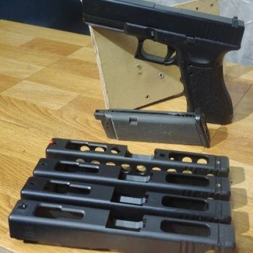 KSC Glock 17 Gbb + 4 支後備滑套