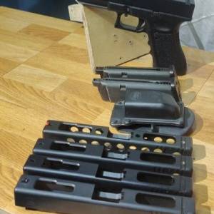 KSC G17 + 2匣 +  pouch + 4滑套