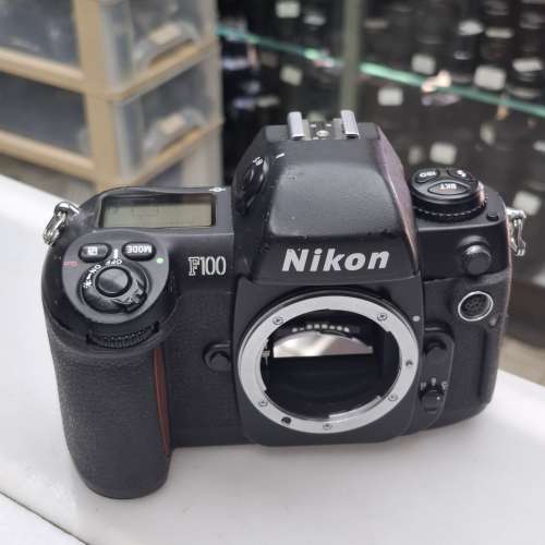 NIKON F100