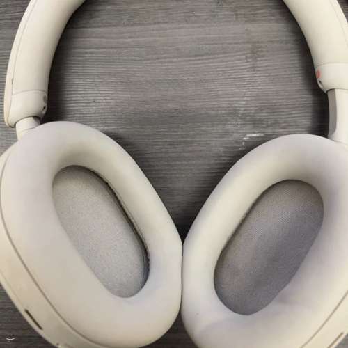 BRAND NEW SONY WH-1000XM5