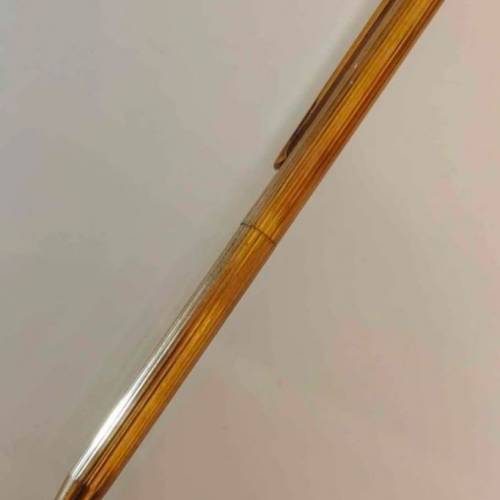 這是Dupont 18K  金筆