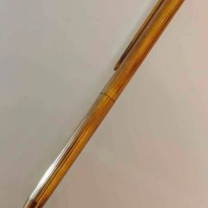 這是Dupont 18K  金筆