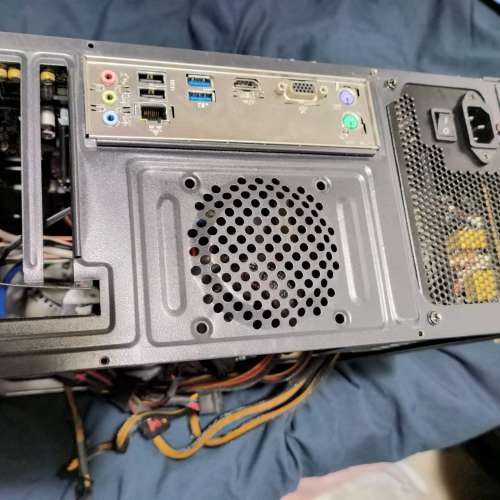 G4560 +Kingston 8GB+ H110m+ Corsair cx500  (win 10  pro) +wifi5+ AOC 22 吋+ 機箱