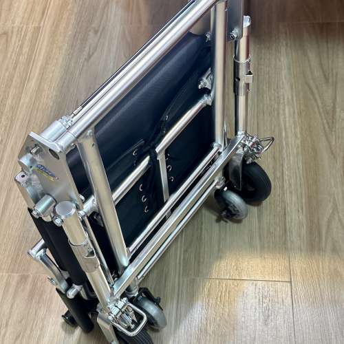 代步輪椅95%new用過一次鋁合金重約13磅有單有保養