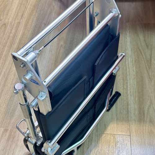 代步輪椅95%new用過一次鋁合金重約13磅有單有保養