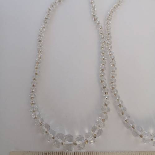 清存貨價出售， 買一條送兩條，奧地利水晶頸鏈約15吋長每條原價138元，現三條共售13...