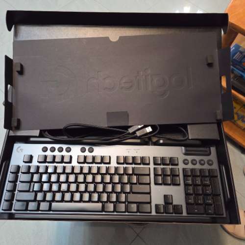 Logitech G 813 遊戲鍵盤