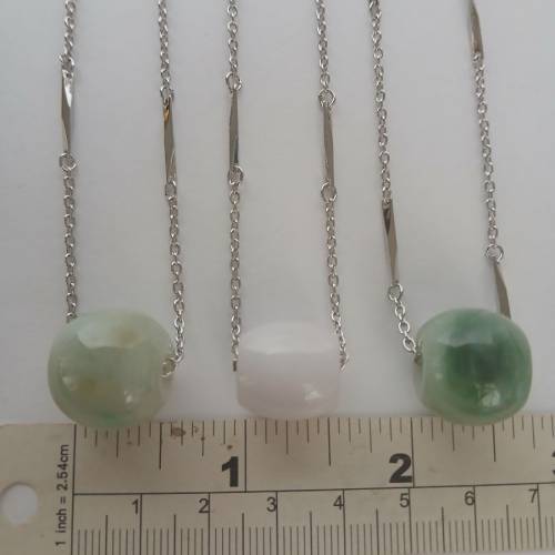 清存貨價出售， 翡翠a玉 路通 约半寸連銅頸鏈，原價每套138元現三套共售138元，可寄...