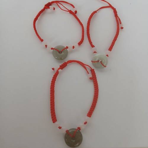 清存貨價出售，一手三條 翡翠a玉18mm 平安扣 繩手串，共售138元